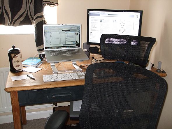 Home Office Command Centre by Zach Beauvais via Flickr Creative Commons CC BY-SA 2.0